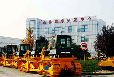 2009年，山推研發(fā)中心被國(guó)家人事部批準(zhǔn)設(shè)立博士后科研工作站，同年召開(kāi)首屆科技創(chuàng)新大會(huì)。