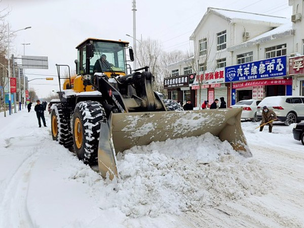 除雪保暢，山推鐵肩道義勇?lián)厝危? /> 
            <div   id=